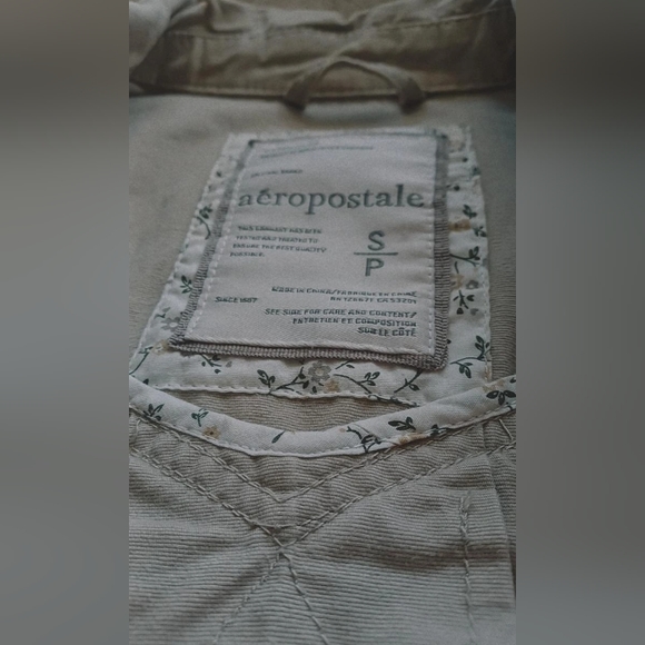 Aeropostale spring coat, neutral color; Small Petite but fits like an xs-s - Picture 4 of 5